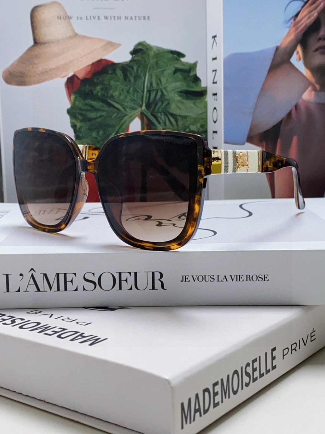 Burberry バーバリー サングラス フレーム レディース メンズ 男女兼用 チェック柄 大きめ カメリア柄 顔を小さく見せる 黒 茶 白 31419 全3色展開