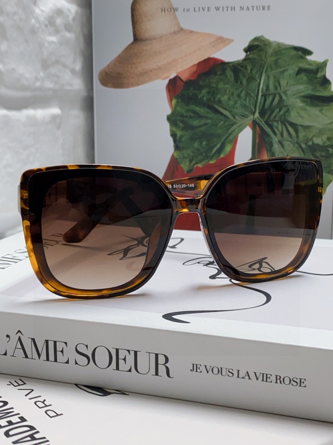 Burberry バーバリー サングラス フレーム レディース メンズ 男女兼用 チェック柄 大きめ カメリア柄 顔を小さく見せる 黒 茶 白 31419 全3色展開 - 画像 3