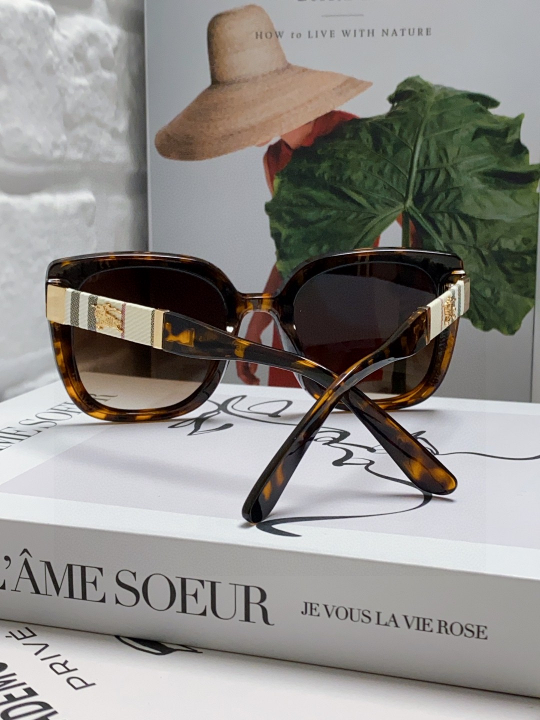 Burberry バーバリー サングラス フレーム レディース メンズ 男女兼用 チェック柄 大きめ カメリア柄 顔を小さく見せる 黒 茶 白 31419 全3色展開 - 画像 4