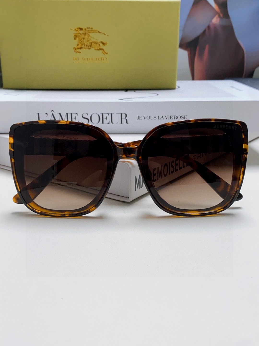 Burberry バーバリー サングラス フレーム レディース メンズ 男女兼用 チェック柄 大きめ カメリア柄 顔を小さく見せる 黒 茶 白 31419 全3色展開 - 画像 8