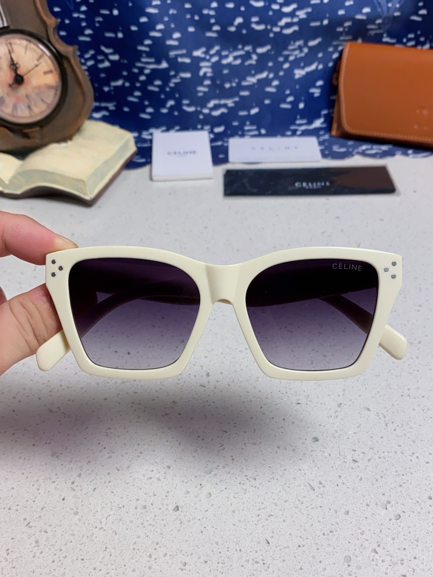 CELINE セリーヌ サングラス 2025新作 サイズ:P125 防紫外線 フラットサングラス 白色 多色展開 - 画像 9