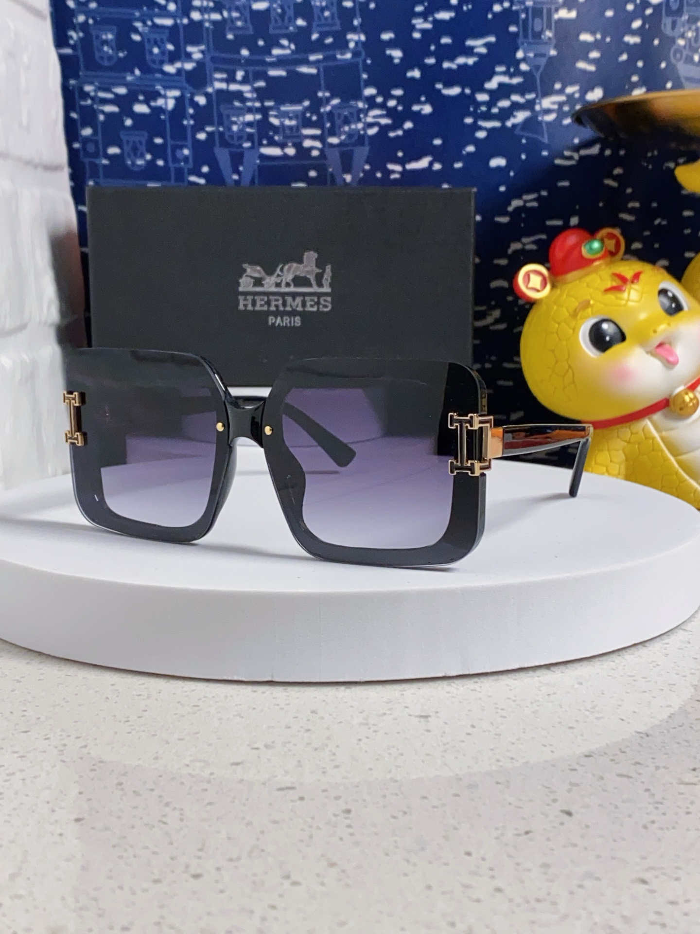 HERMES ヘルメス サングラス 大きめ フレーム 高級感 フレーム レディース メンズ 男女兼用 ブラック 2025年モデル サングラス 31170