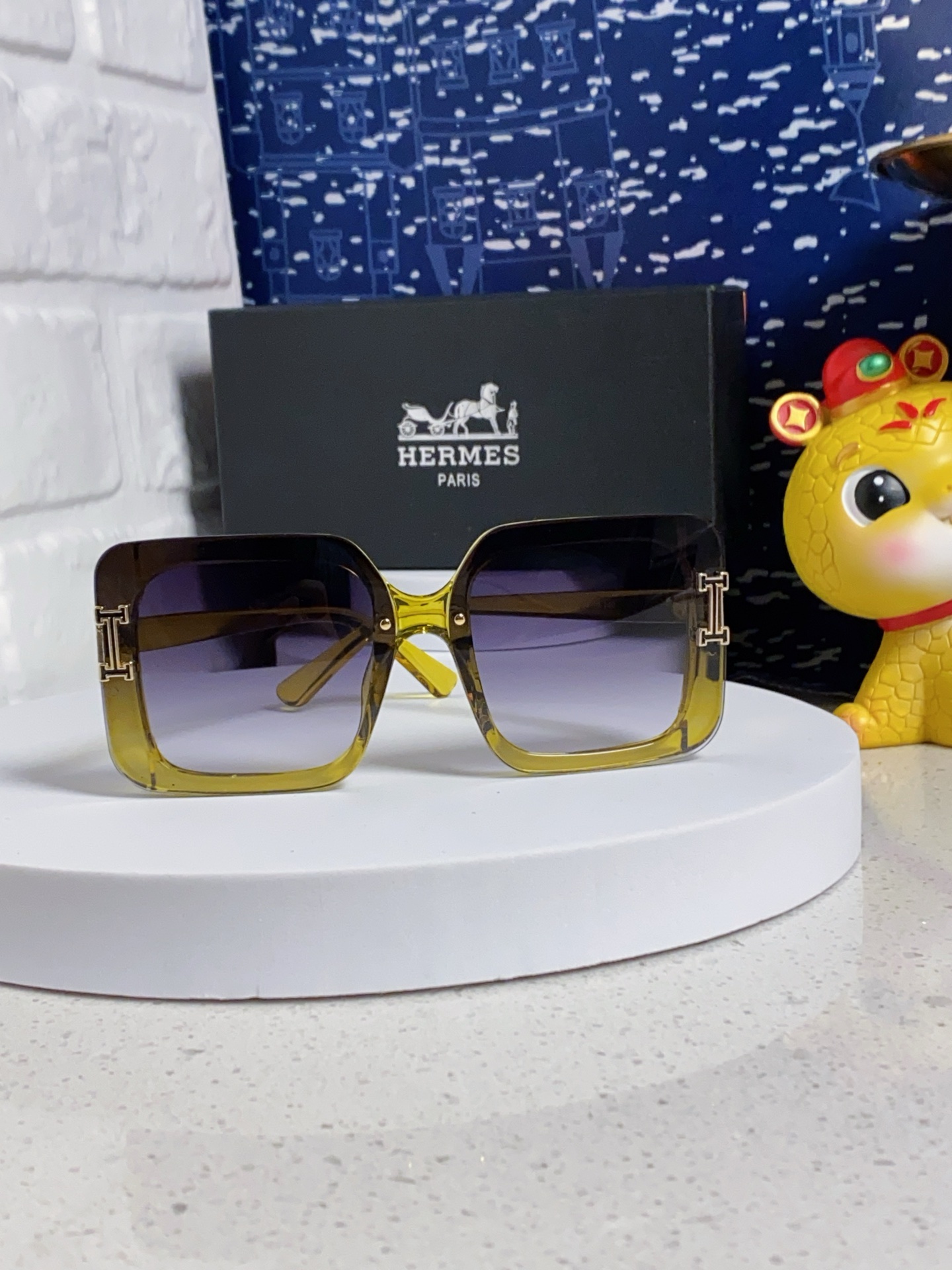 HERMES ランズ サングラス フレーム サイズ調整可能 高級感 メンズ レディース ブラック レッド グリーン イエロー ブラウン 多色展開 - 画像 3