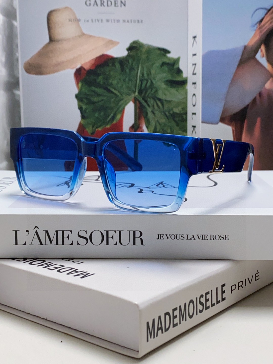 LOUIS VUITTON ルイヴィトン サングラス P125 フレーム ブラック ブルー オーバルシェイプ メンズ レディース ブルーレンズ 多色展開