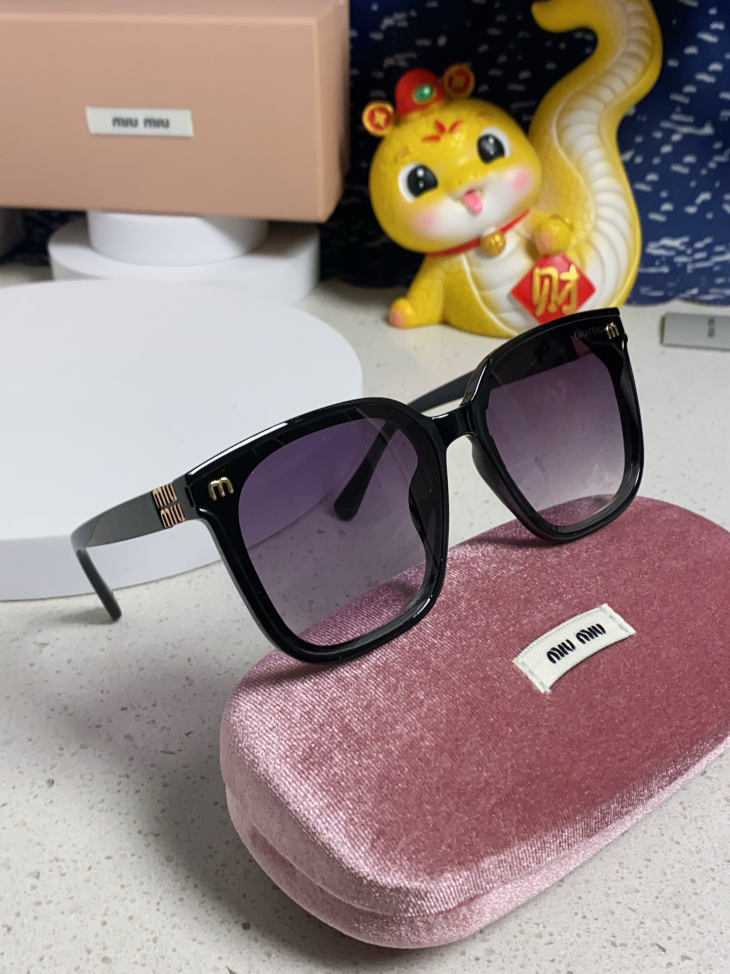 MIU MIU ミウミウ サングラス フラットレンズ 通勤 レディース ブラック 多色展開 - 画像 2