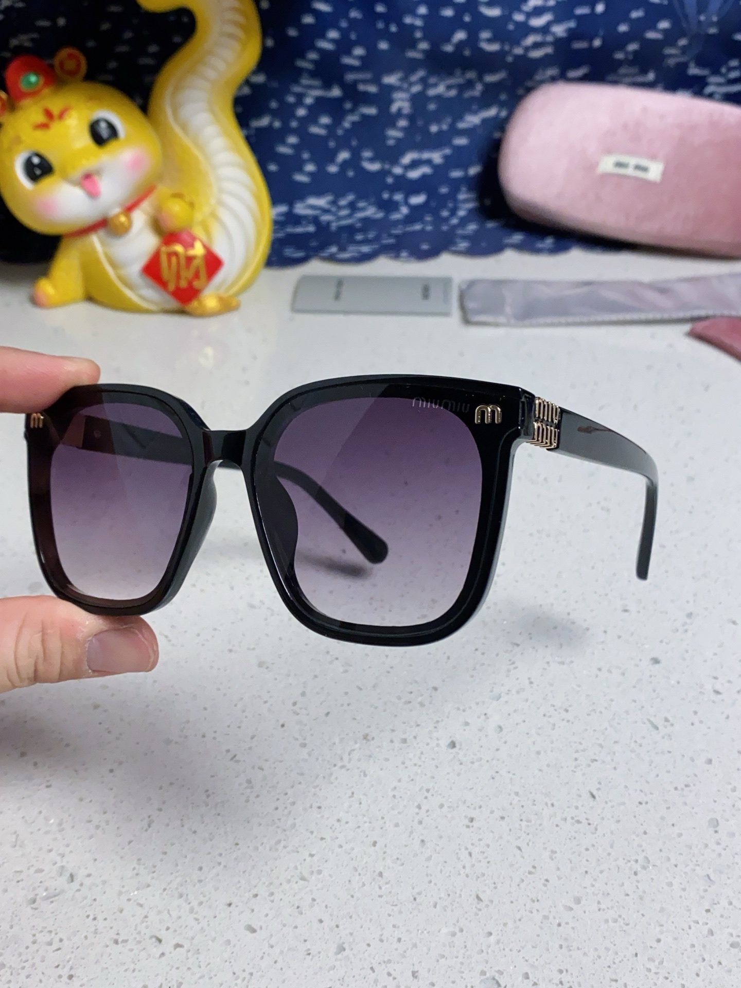 MIU MIU ミウミウ サングラス フラットレンズ 通勤 レディース ブラック 多色展開 - 画像 9