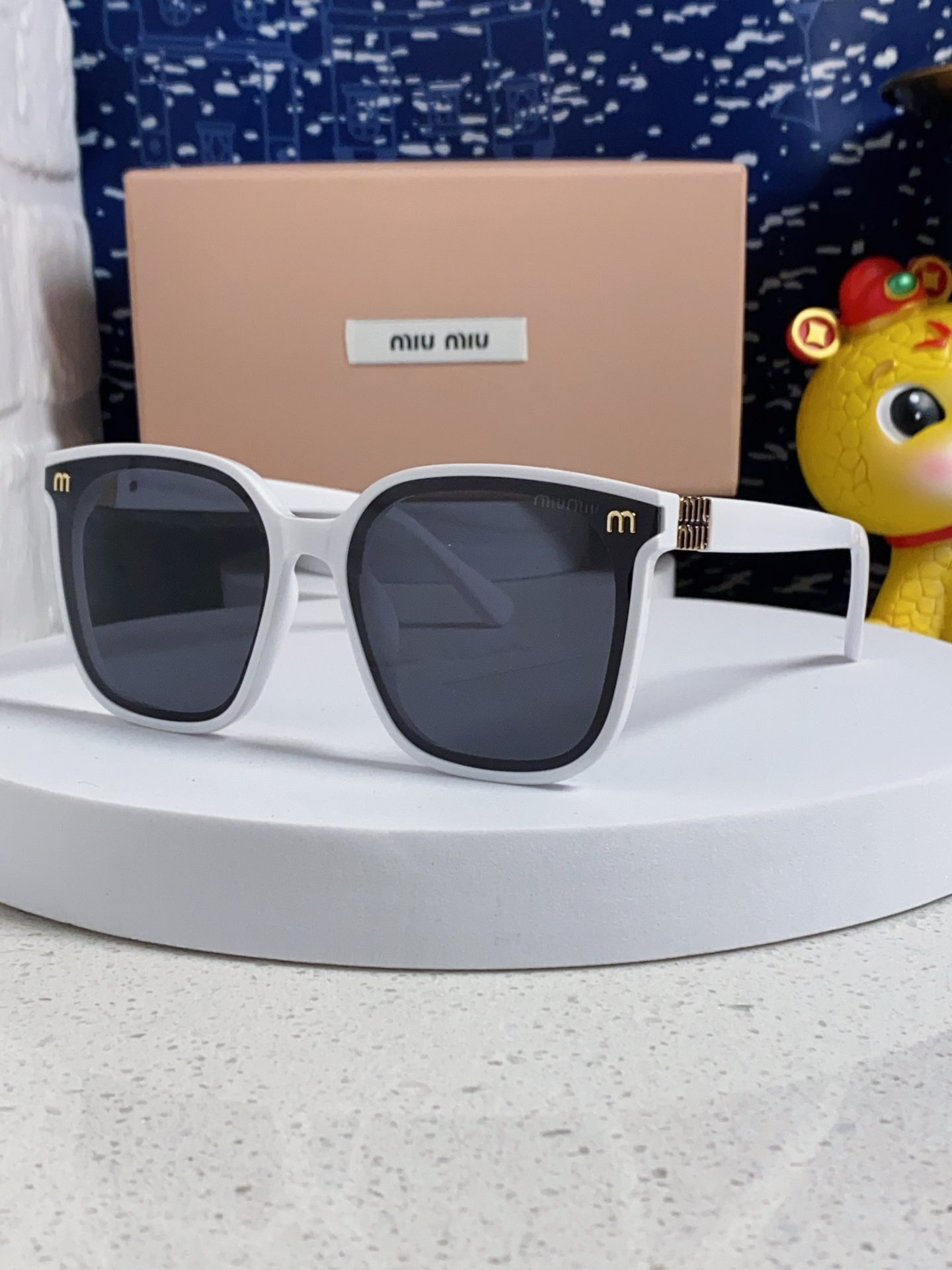 MIU MIU ミウミウ サングラス レディース 防紫外線 サングラス フレーム ホワイト 多色展開