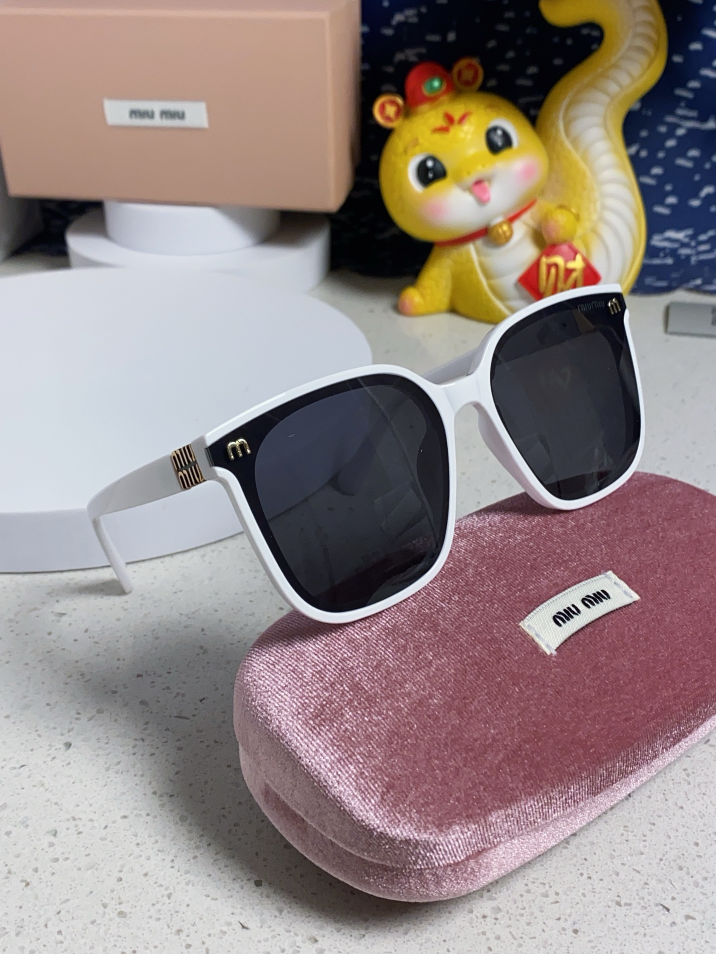 MIU MIU ミウミウ サングラス レディース 防紫外線 サングラス フレーム ホワイト 多色展開 - 画像 2