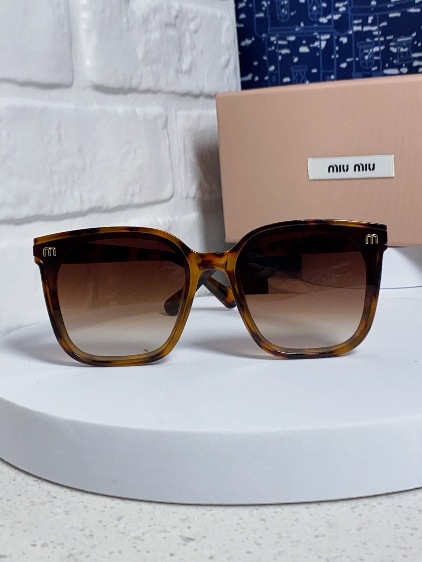 MIU MIU ミュウミュウ サングラス フレーム グラデーション レディース 防紫外線 トート柄 トート フレーム 多色展開 - 画像 4