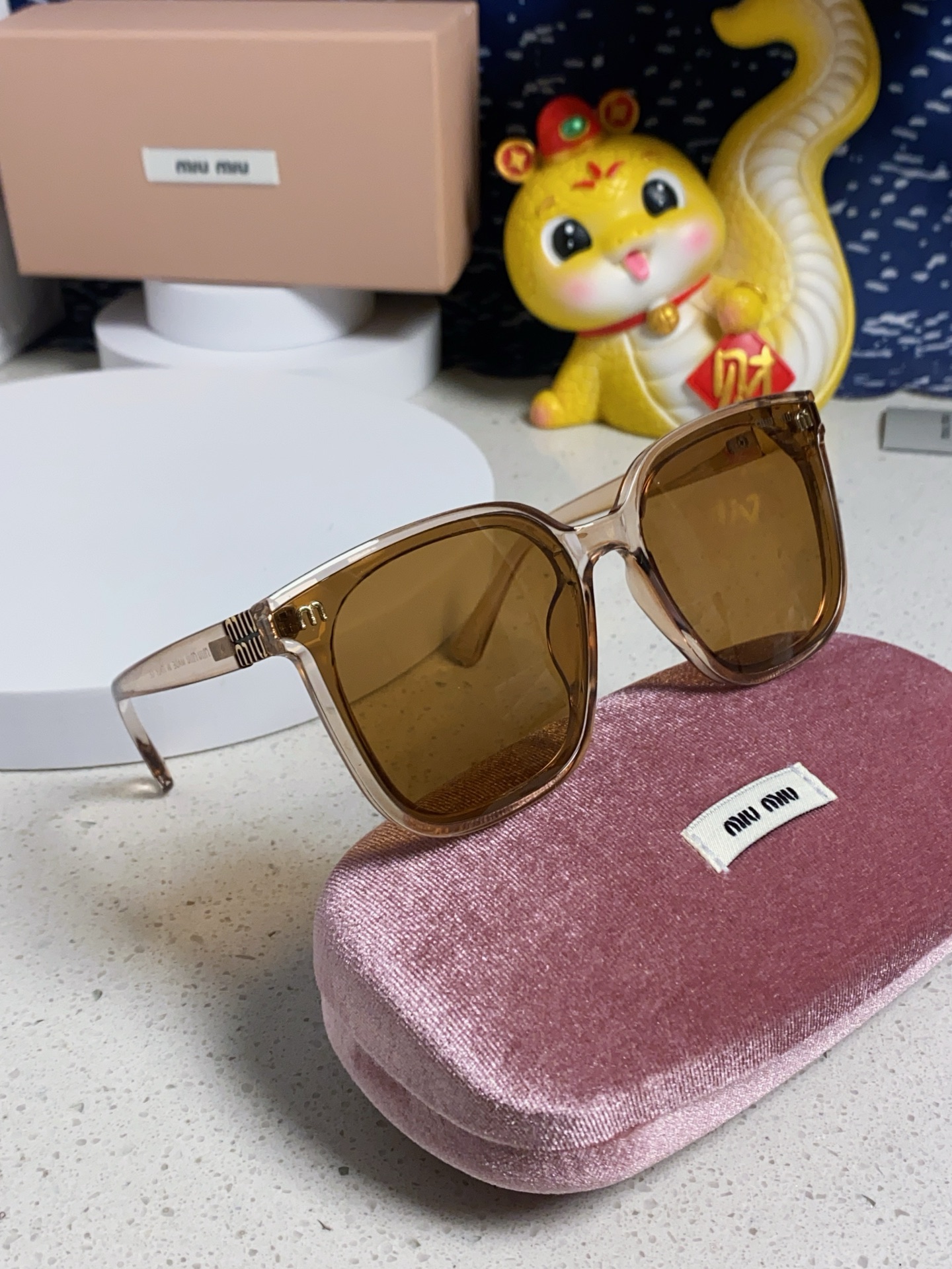 MIU MIU ミウミウ サングラス レディース フレーム サングラス 2025年新作 韓国風 大判 丸みカット UVカット ブラウン 多色展開 - 画像 2