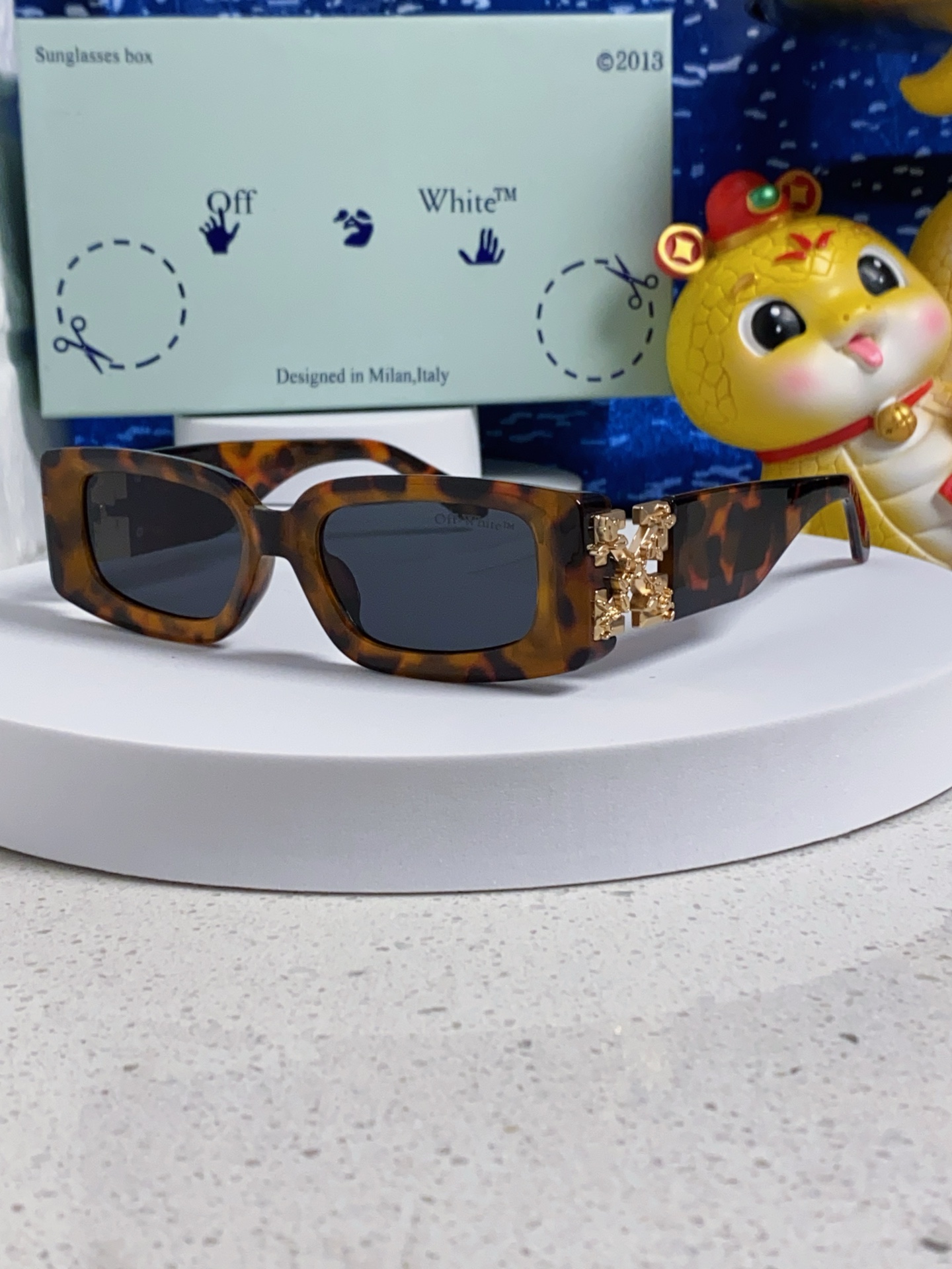 Off-White オフホワイト サングラス メンズ レディース フラットレンズ レトロ テンプルにロゴ 多色展開 - 画像 5