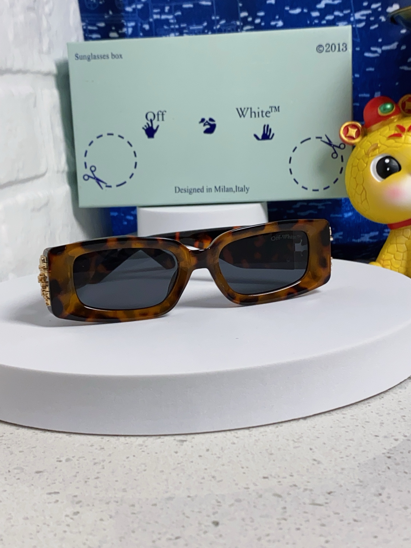 Off-White オフホワイト サングラス メンズ レディース フラットレンズ レトロ テンプルにロゴ 多色展開 - 画像 6
