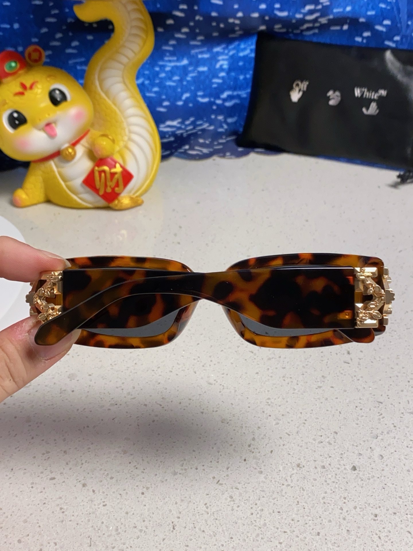 Off-White オフホワイト サングラス メンズ レディース フラットレンズ レトロ テンプルにロゴ 多色展開 - 画像 9