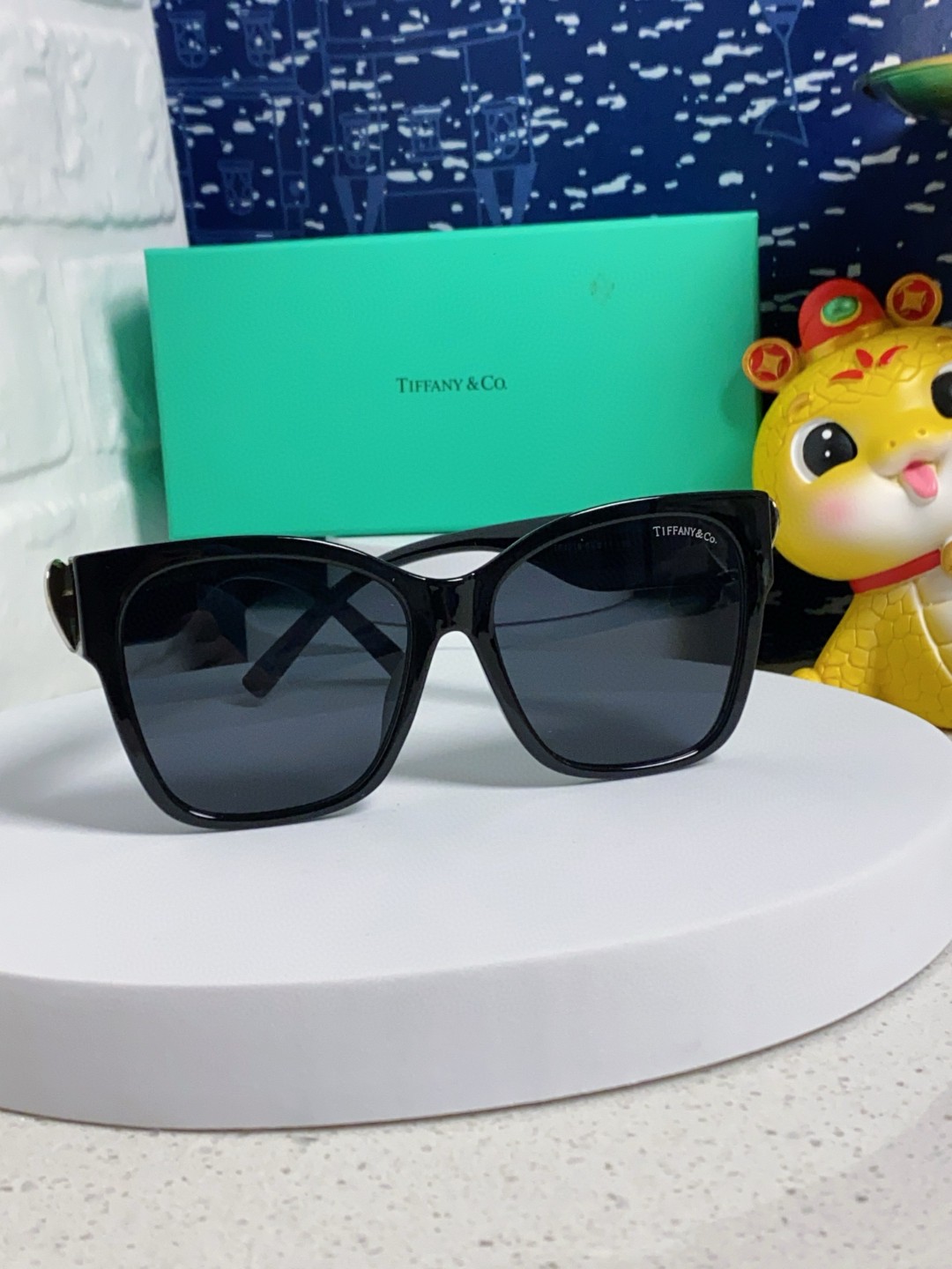 TIFFANY & Co. ティファニー サングラス 偏光 メンズ レディース 方形 0TF4216F ブラック ホワイト ブルー 三色展開 - 画像 4