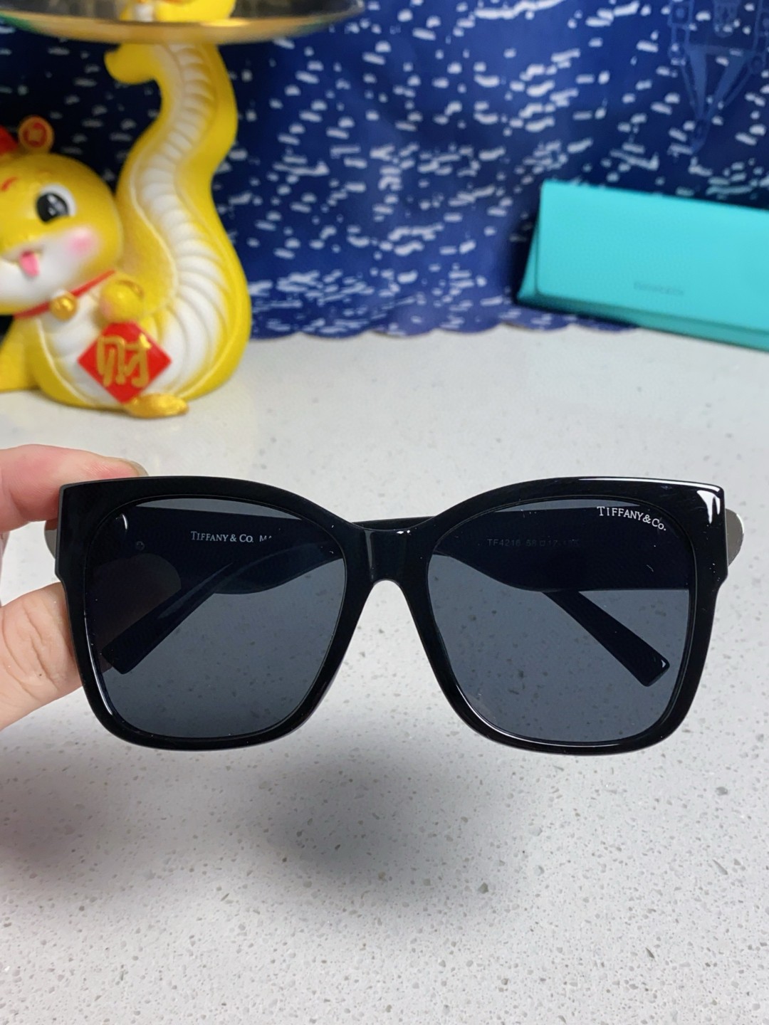 TIFFANY & Co. ティファニー サングラス 偏光 メンズ レディース 方形 0TF4216F ブラック ホワイト ブルー 三色展開 - 画像 6