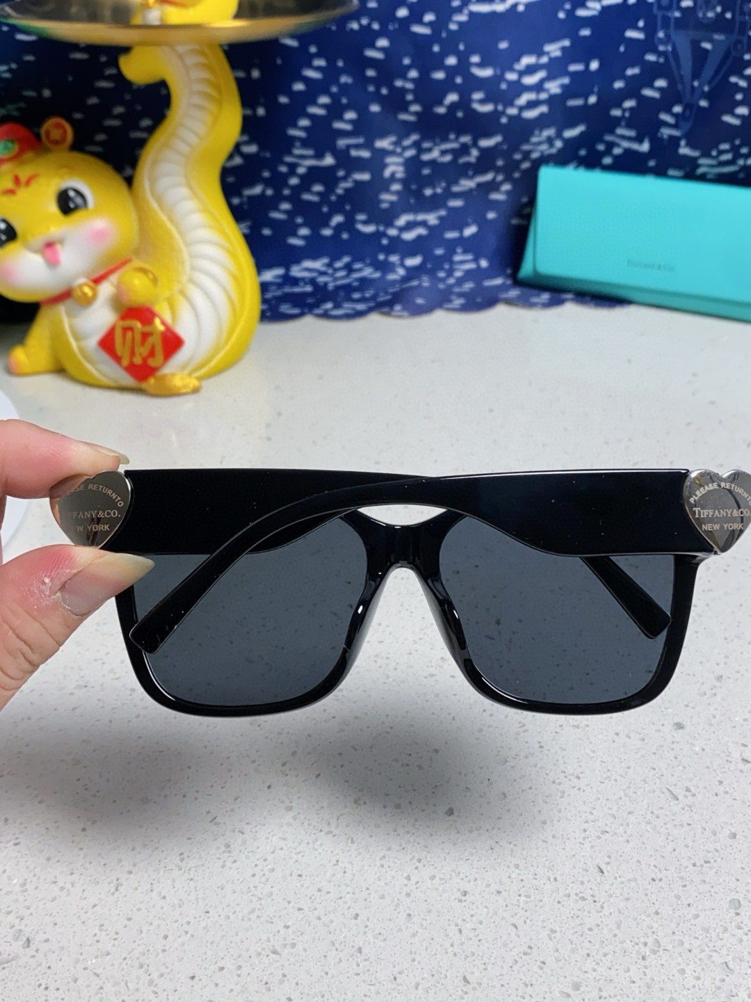 TIFFANY & Co. ティファニー サングラス 偏光 メンズ レディース 方形 0TF4216F ブラック ホワイト ブルー 三色展開 - 画像 7