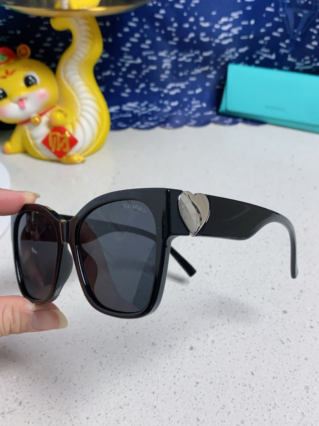 TIFFANY & Co. ティファニー サングラス 偏光 メンズ レディース 方形 0TF4216F ブラック ホワイト ブルー 三色展開 - 画像 8