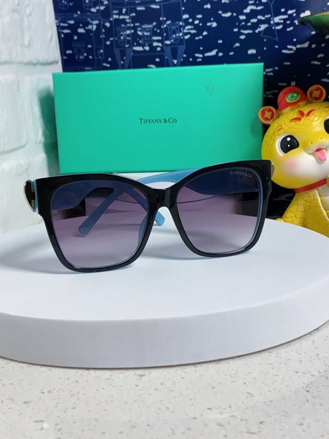 Tiffany & Co. ティファニー サングラス レディース メンズ 偏光 サングラス 方形 0TF4216F_31142 黒 ブルー ホワイト 多色展開 - 画像 4