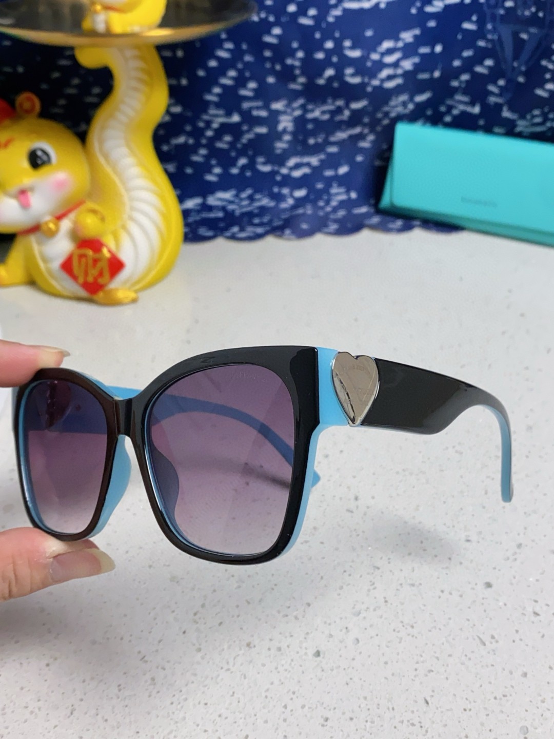 Tiffany & Co. ティファニー サングラス レディース メンズ 偏光 サングラス 方形 0TF4216F_31142 黒 ブルー ホワイト 多色展開 - 画像 8