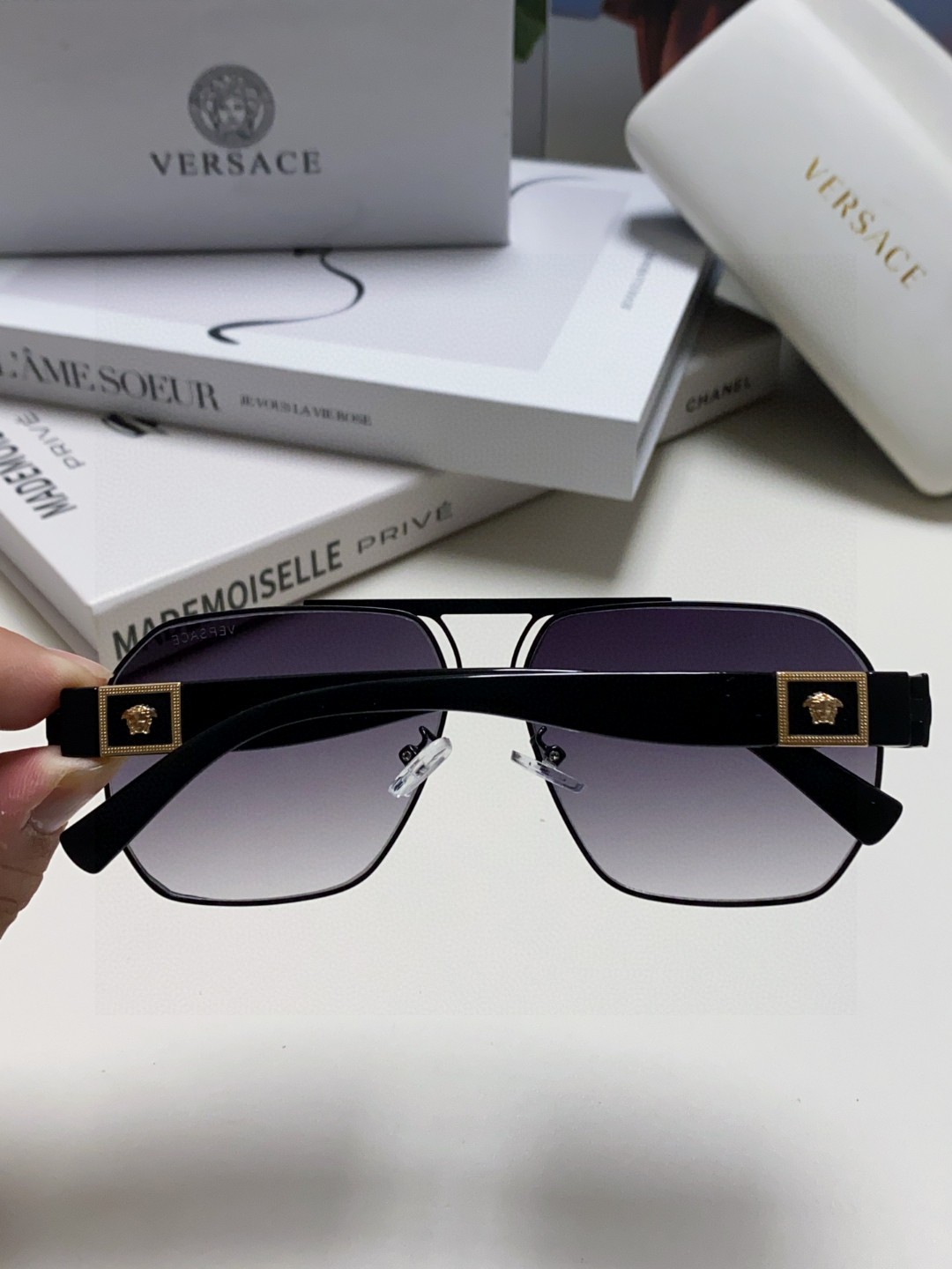 VERSACE ヴェルサーチ サングラス フラットシェイプ トゥルーメタル メンズ レディース ゴールド メデューサ ロゴ 4色展開 - 画像 4