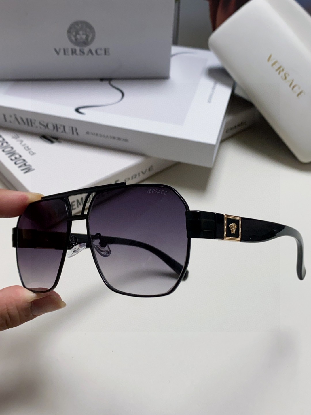 VERSACE ヴェルサーチ サングラス フラットシェイプ トゥルーメタル メンズ レディース ゴールド メデューサ ロゴ 4色展開 - 画像 5