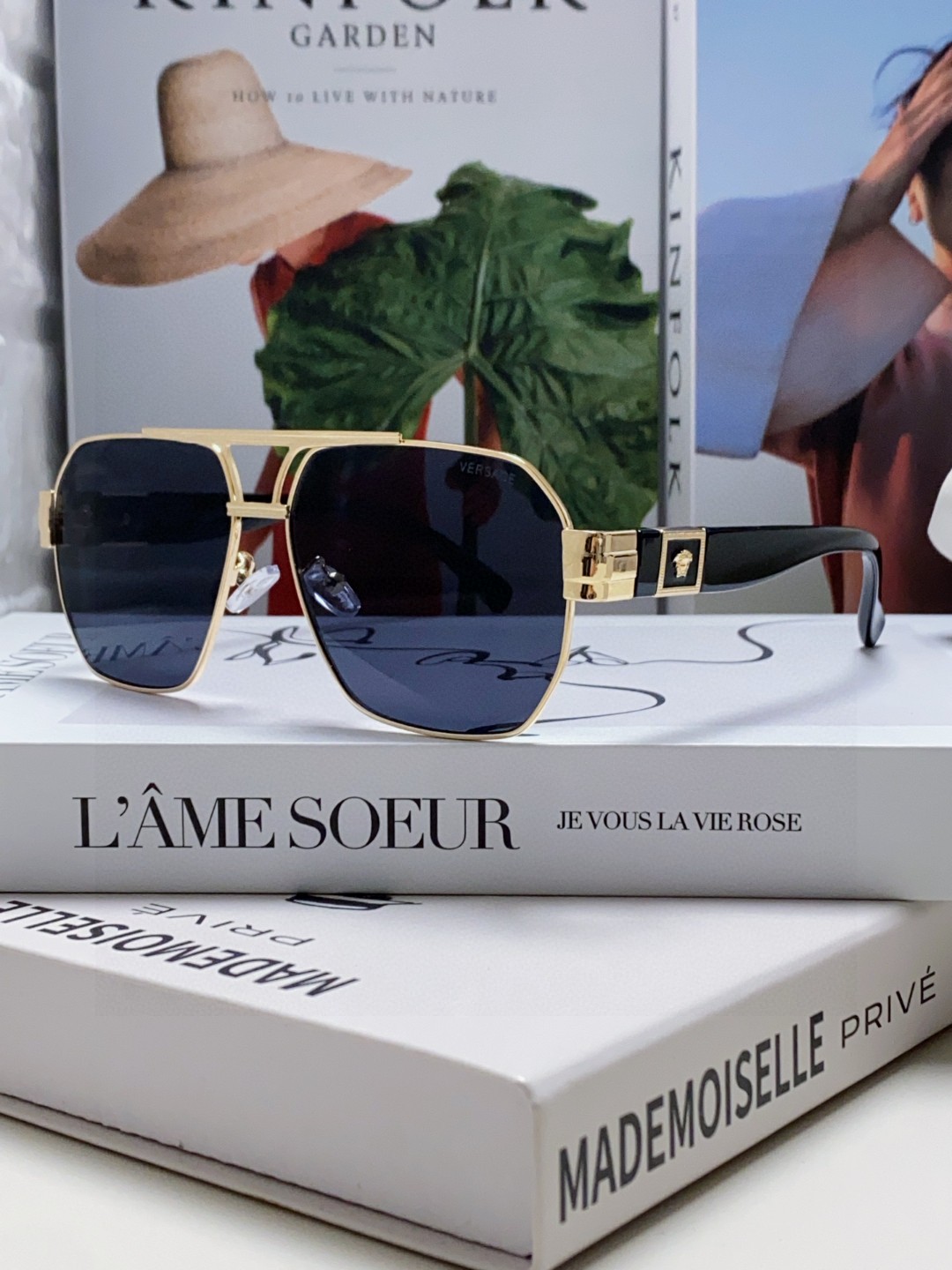 VERSACE ヴェルサーチ メンズ サングラス プレミアム フレーム 金色 ゴールド メデューサ ロゴ 限定モデル ブラック レディース ブラック 楽天 通販 高級感 人気 31137