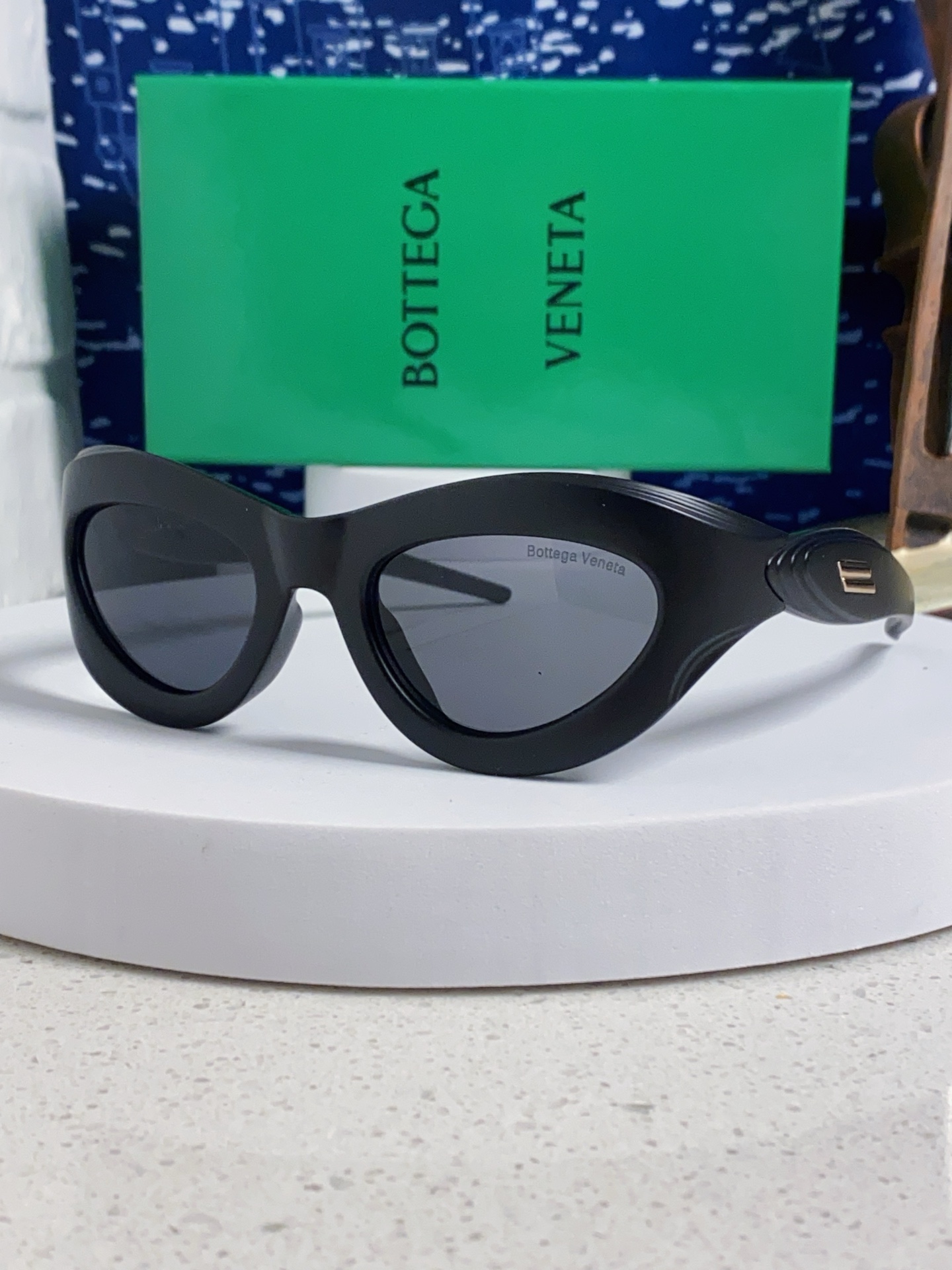 BOTTEGA VENETA ボッテガヴェネタ サングラス フラットシェイプ メンズ レディース ブラック ホワイト ブルー ヨーロッパ風 多色展開 2025年新作