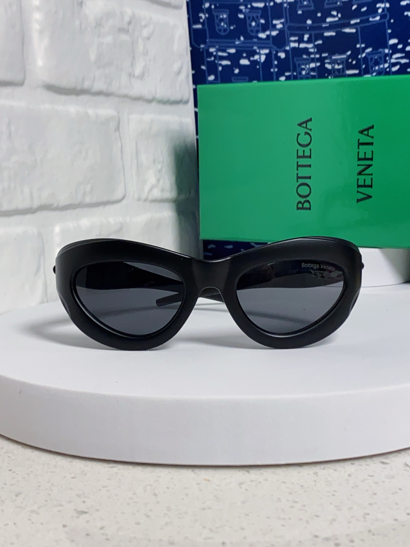 BOTTEGA VENETA ボッテガヴェネタ サングラス フラットシェイプ メンズ レディース ブラック ホワイト ブルー ヨーロッパ風 多色展開 2025年新作 - 画像 4