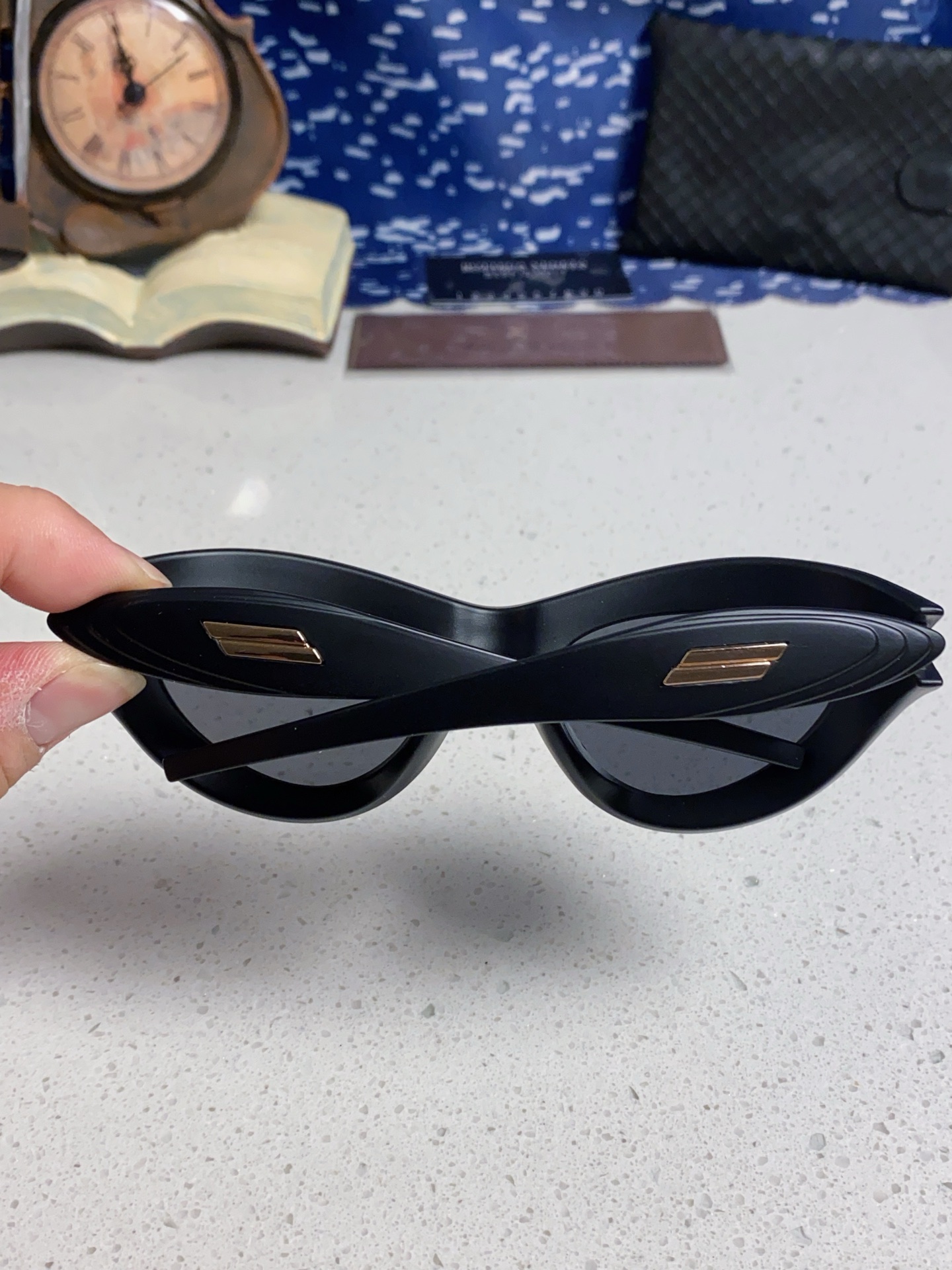 BOTTEGA VENETA ボッテガヴェネタ サングラス フラットシェイプ メンズ レディース ブラック ホワイト ブルー ヨーロッパ風 多色展開 2025年新作 - 画像 7