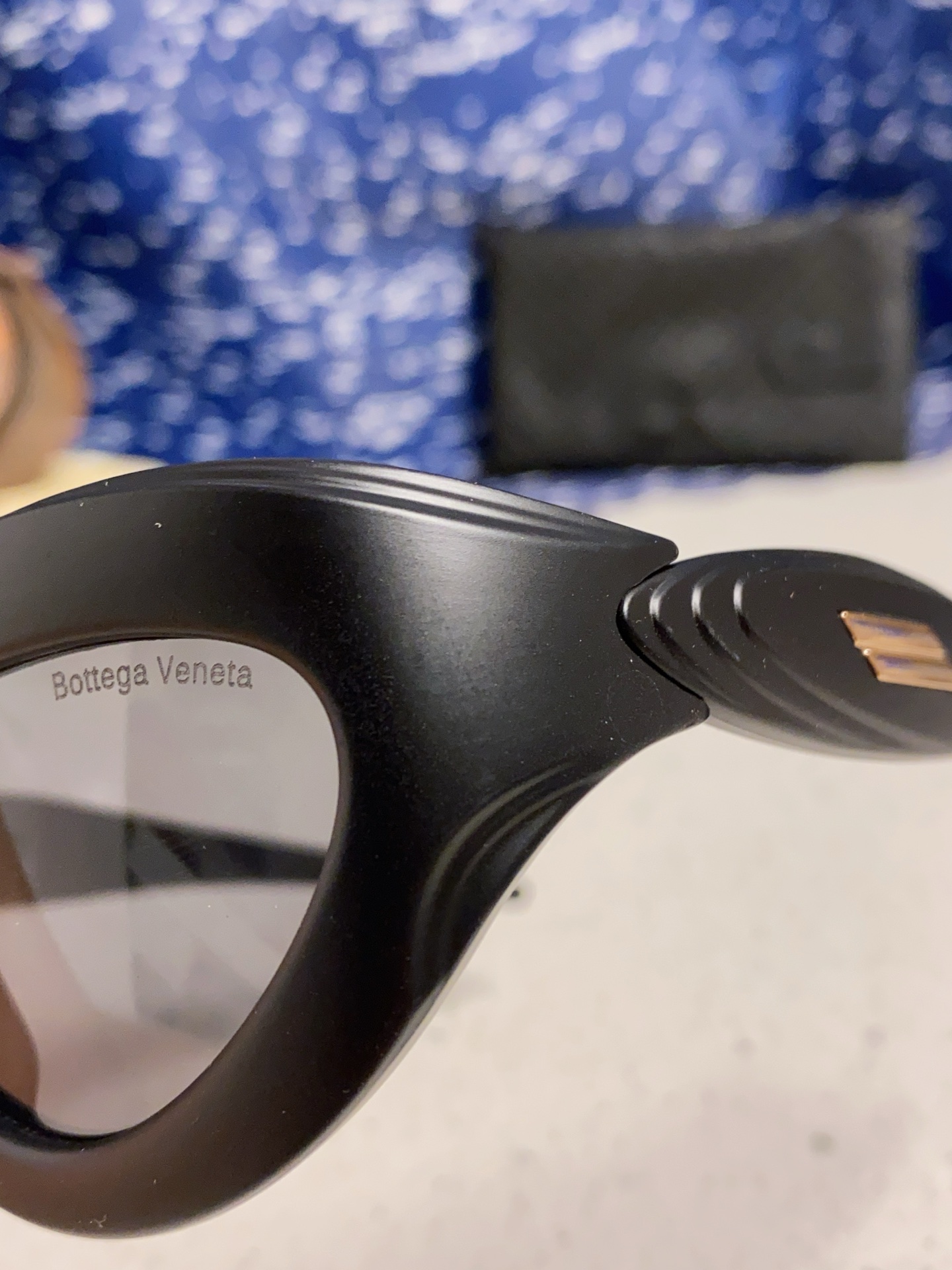 BOTTEGA VENETA ボッテガヴェネタ サングラス フラットシェイプ メンズ レディース ブラック ホワイト ブルー ヨーロッパ風 多色展開 2025年新作 - 画像 9