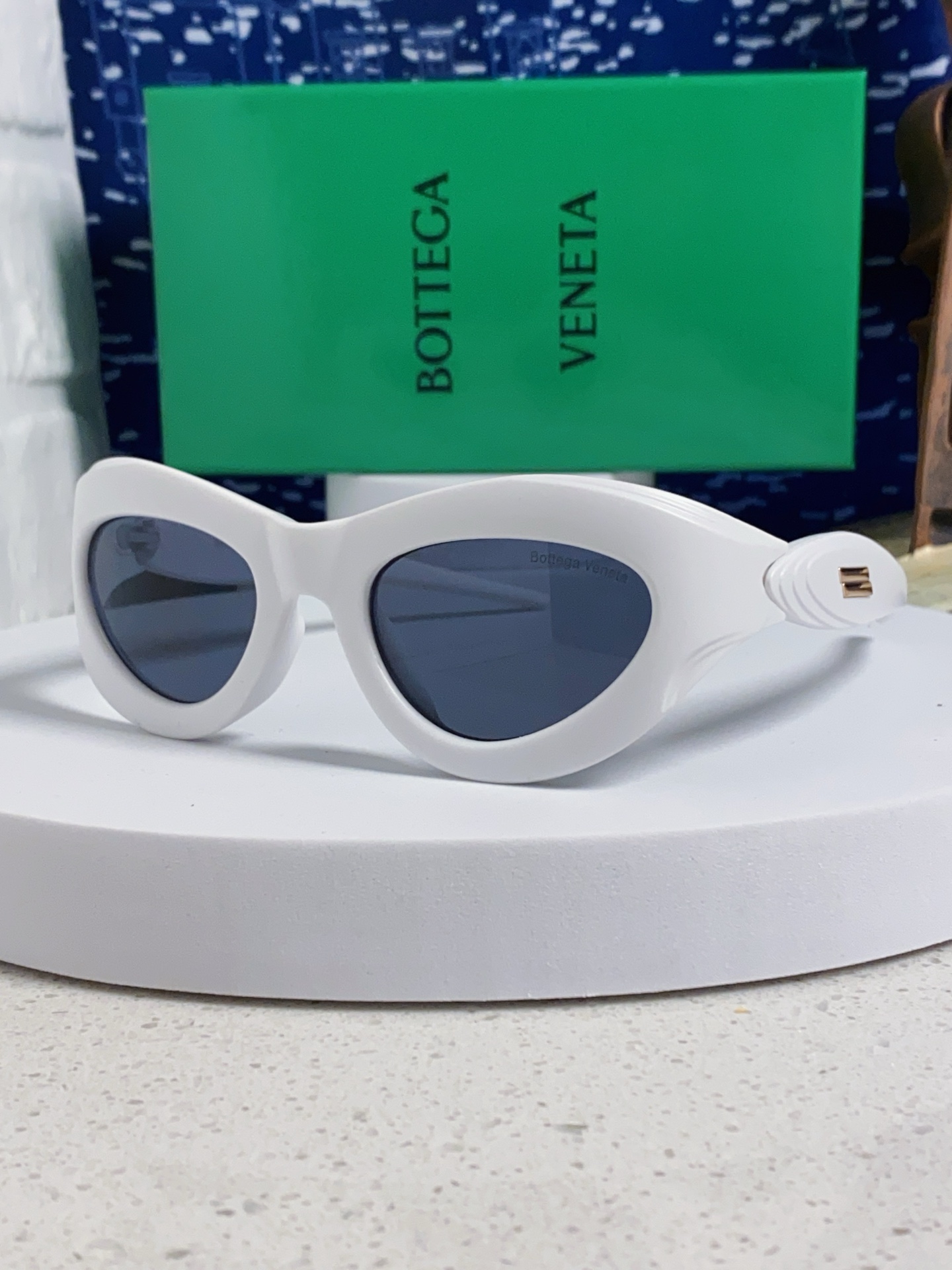 BOTTEGA VENETA ボッテガヴェネタ サングラス パステルカラー 多色展開 フェイスカバー 未来感 ライディング メンズ レディース 白 31395