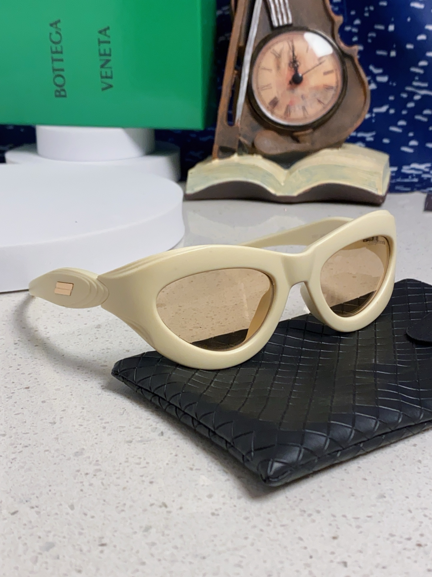 BOTTEGA VENETA ボッテガヴェネタ サングラス 2025年新作 未来感 ヤング レディース メンズ マスク対応 多色展開 - 画像 2