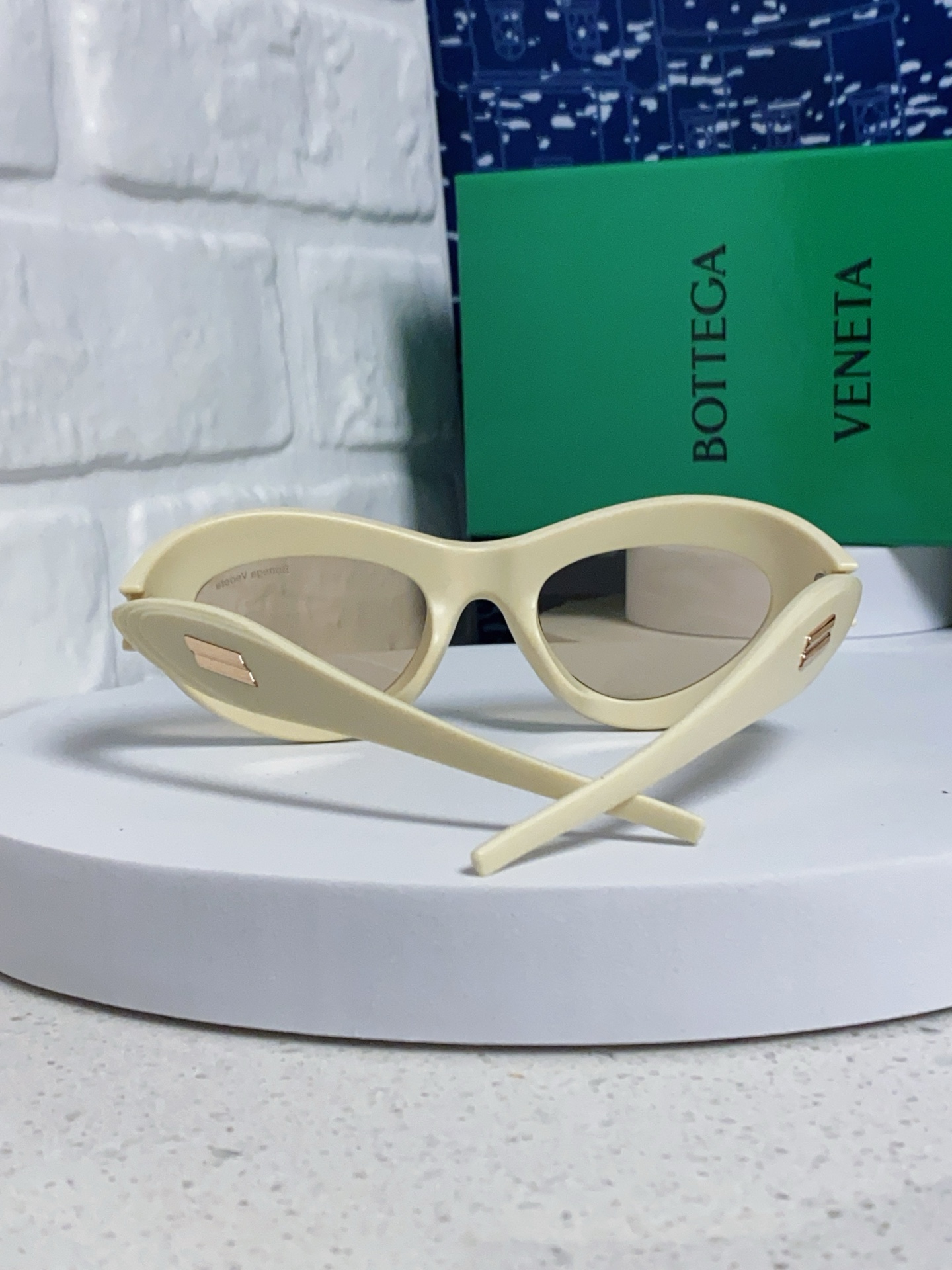 BOTTEGA VENETA ボッテガヴェネタ サングラス 2025年新作 未来感 ヤング レディース メンズ マスク対応 多色展開 - 画像 6