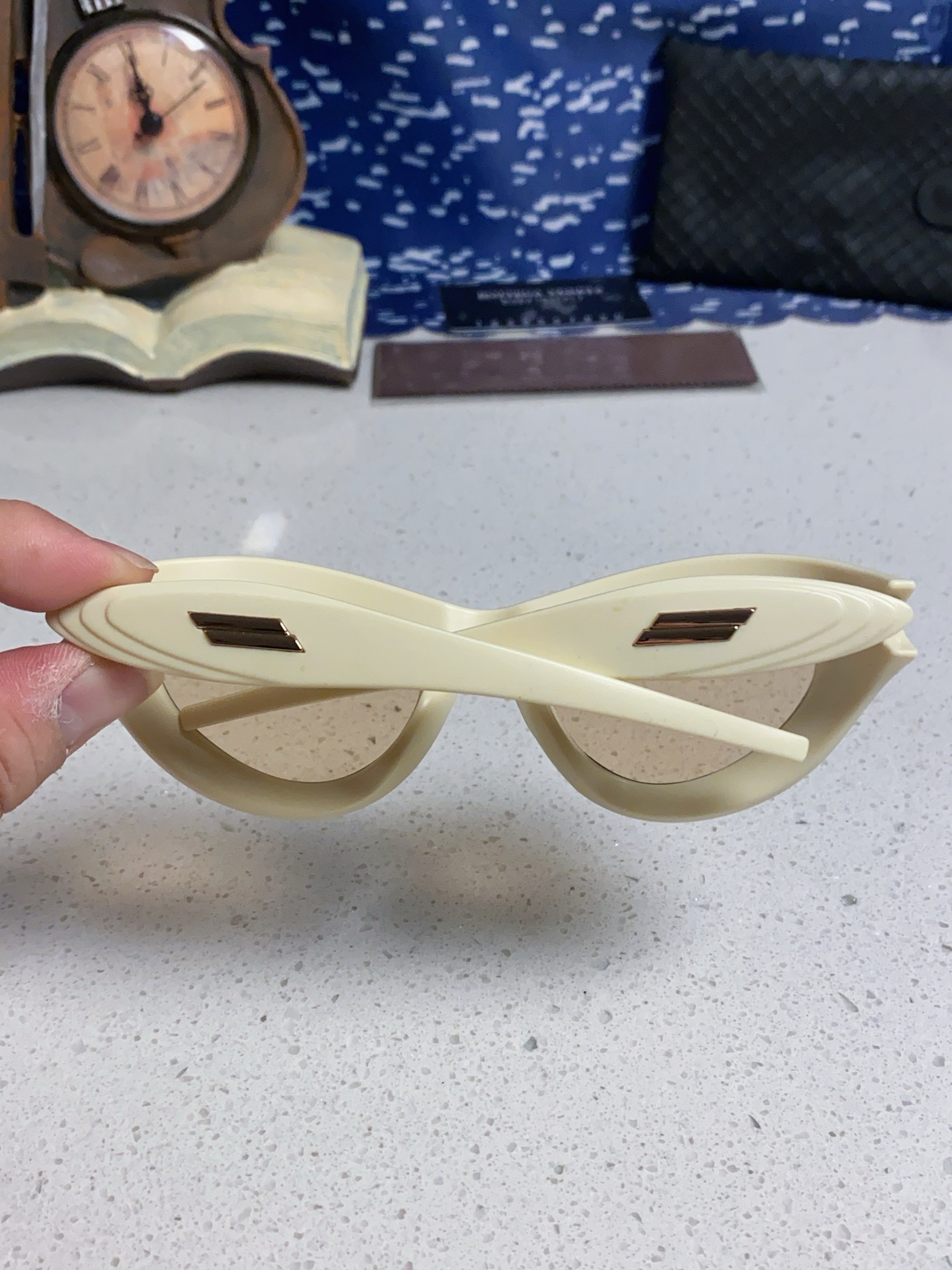 BOTTEGA VENETA ボッテガヴェネタ サングラス 2025年新作 未来感 ヤング レディース メンズ マスク対応 多色展開 - 画像 8