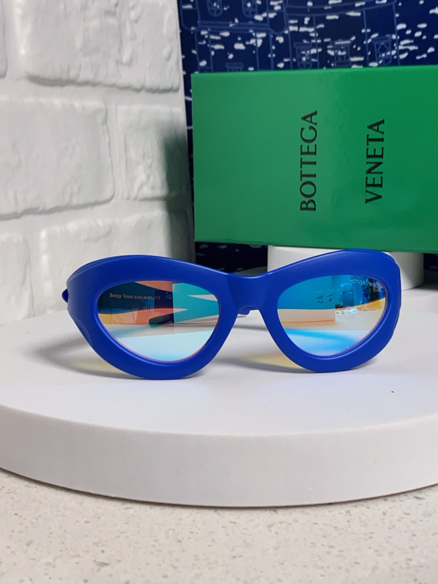 BOTTEGA VENETA ボッテガヴェネタ サングラス 2025年新作 ユニセックス 未来感 レディース メンズ ブルー 多色展開 - 画像 7