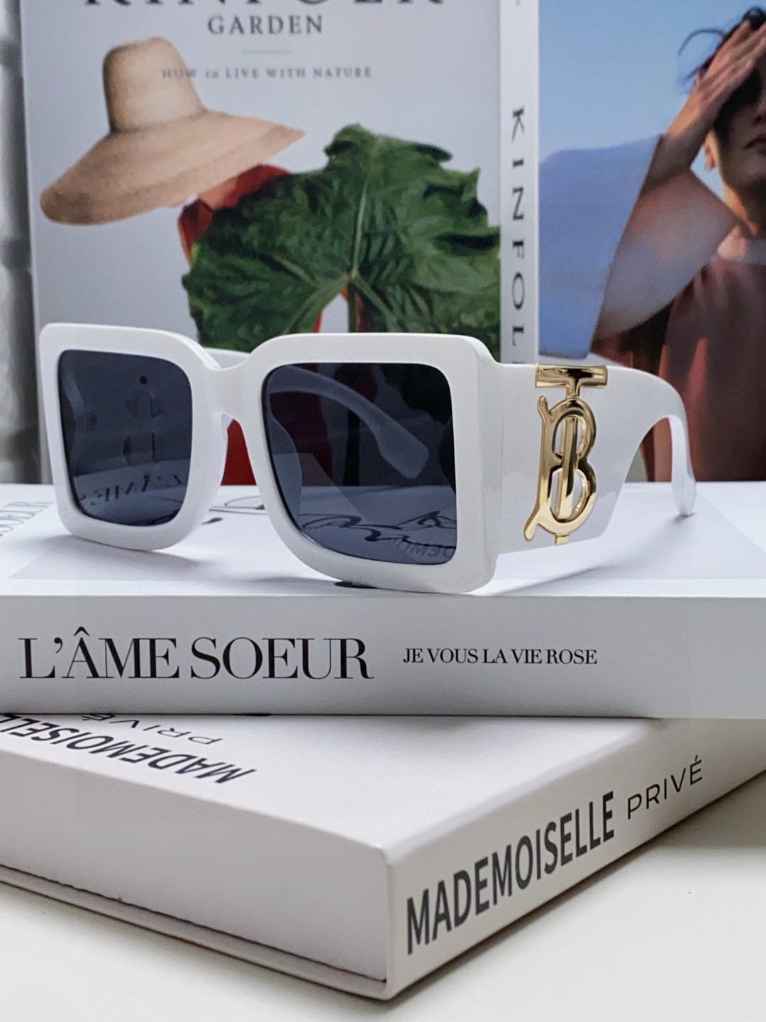 BURBERRY バーバリー サングラス 大型 フレーム B字母ロゴ 24年新作 ブラック ホワイト ブラウン 全3色展開