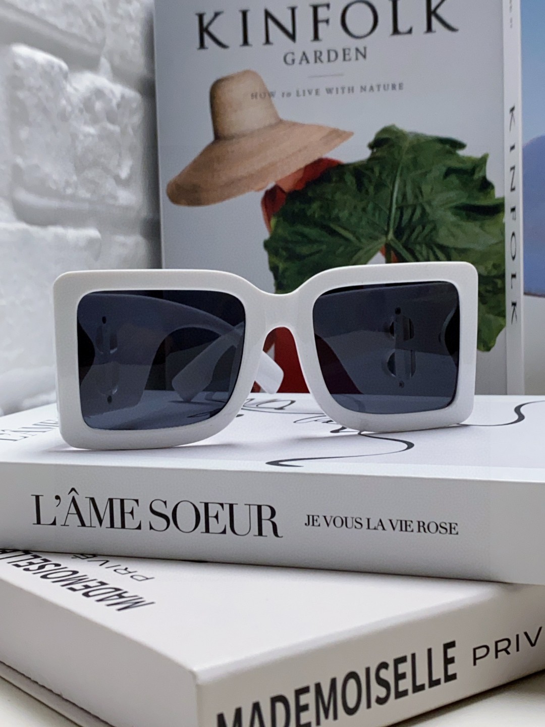 BURBERRY バーバリー サングラス 大型 フレーム B字母ロゴ 24年新作 ブラック ホワイト ブラウン 全3色展開 - 画像 3