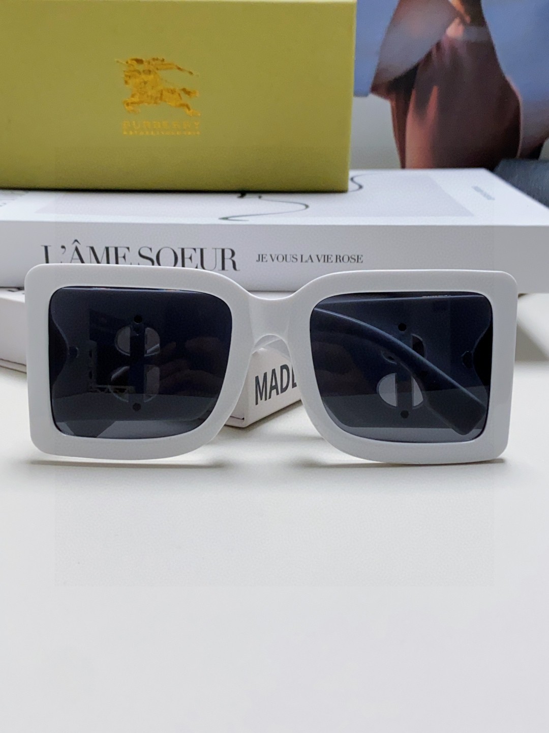 BURBERRY バーバリー サングラス 大型 フレーム B字母ロゴ 24年新作 ブラック ホワイト ブラウン 全3色展開 - 画像 8