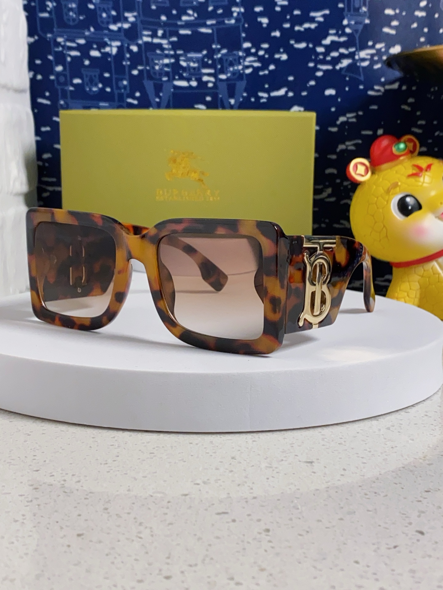 BURBERRY バーバリー サングラス メンズ レディース 大きめ フレーム TBロゴ 25年新款 BE4406U 蜂蜜色 多色展開 - 画像 4