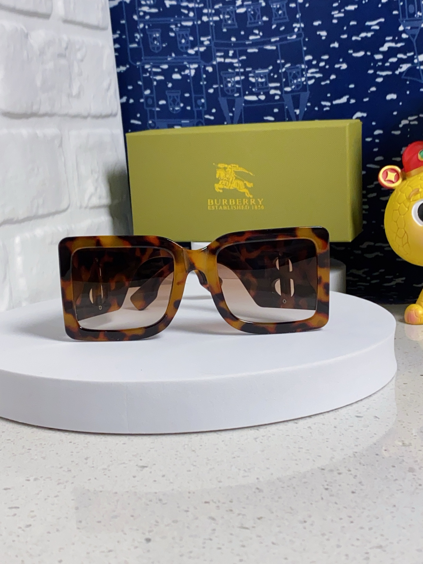 BURBERRY バーバリー サングラス メンズ レディース 大きめ フレーム TBロゴ 25年新款 BE4406U 蜂蜜色 多色展開 - 画像 5