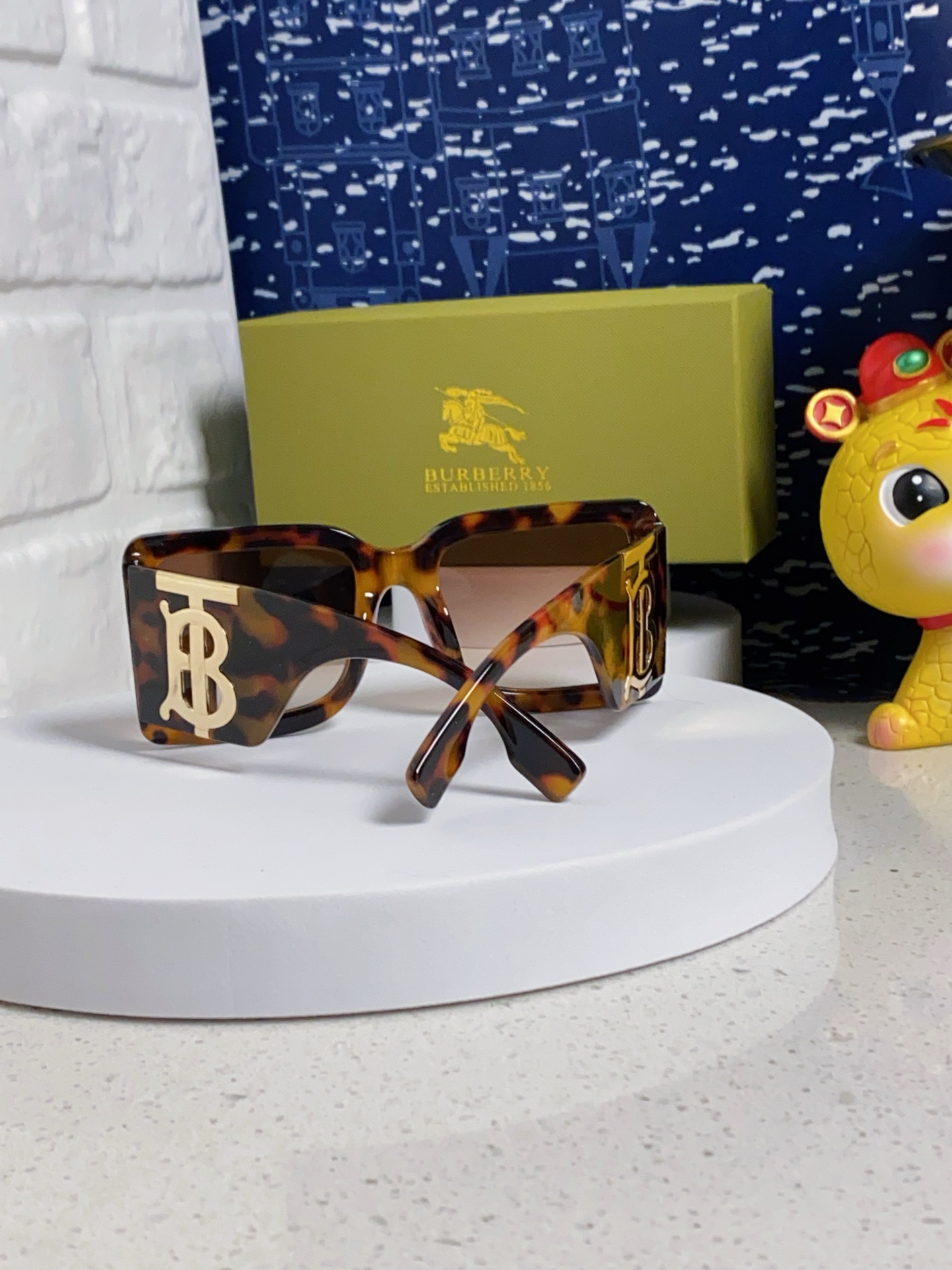 BURBERRY バーバリー サングラス メンズ レディース 大きめ フレーム TBロゴ 25年新款 BE4406U 蜂蜜色 多色展開 - 画像 6