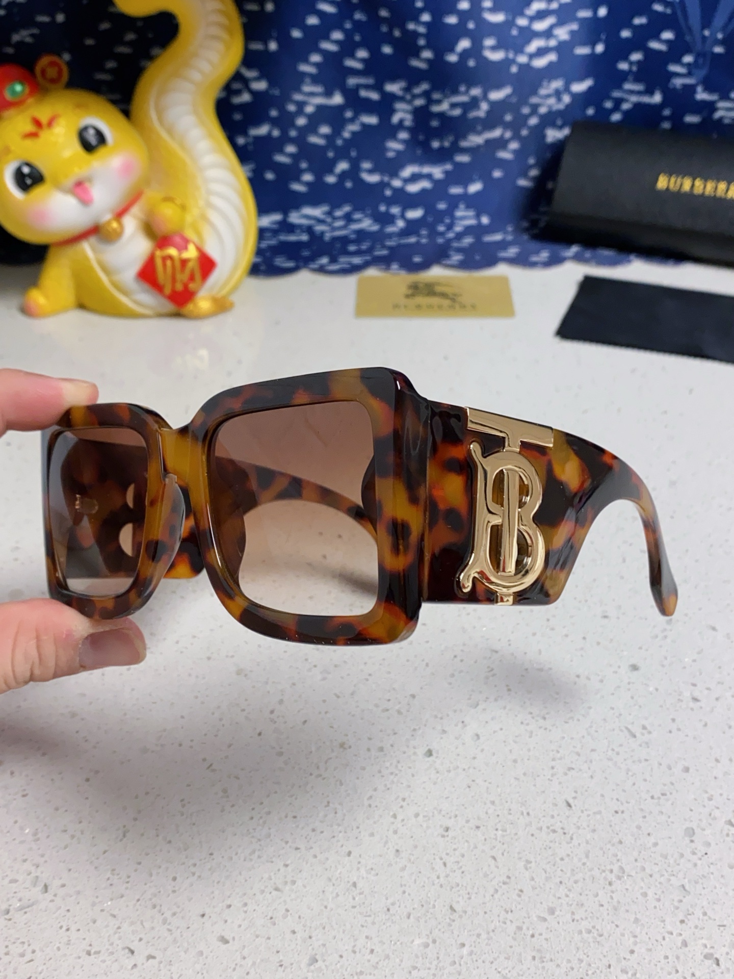 BURBERRY バーバリー サングラス メンズ レディース 大きめ フレーム TBロゴ 25年新款 BE4406U 蜂蜜色 多色展開 - 画像 9