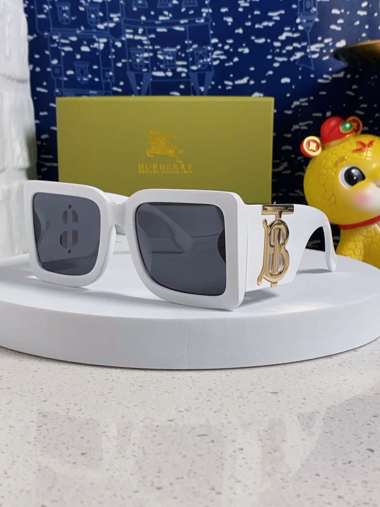 BURBERRY バーバリー サングラス 25年新款 BE4406U 大サイズ Bロゴ トレンド レディース ホワイト 多色展開