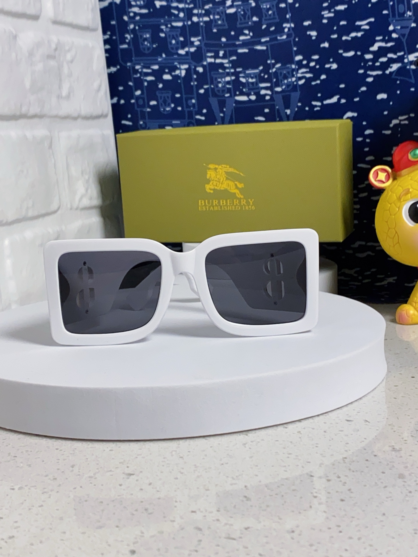 BURBERRY バーバリー サングラス 25年新款 BE4406U 大サイズ Bロゴ トレンド レディース ホワイト 多色展開 - 画像 3