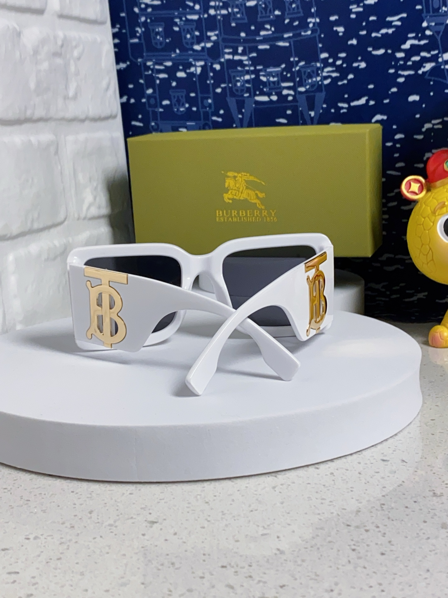 BURBERRY バーバリー サングラス 25年新款 BE4406U 大サイズ Bロゴ トレンド レディース ホワイト 多色展開 - 画像 4