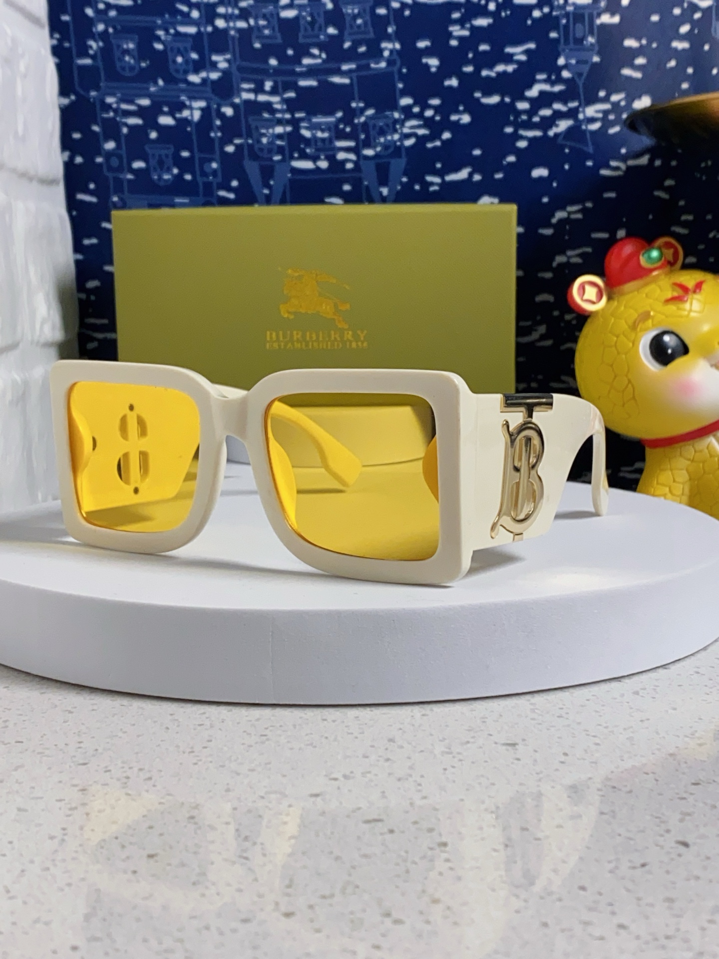 BURBERRY バーバリー サングラス 大サイズ フレーム 25年新作 BE4406U レディース ファッション 多色展開