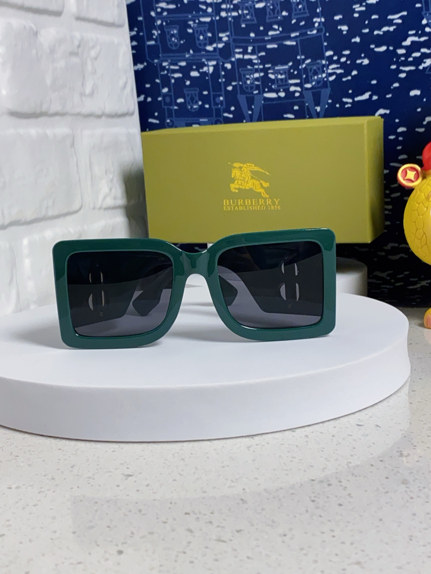 BURBERRY バーバリー サングラス BE4406U 大サイズ Bロゴ クラシック フレーム レディース グリーン 多色展開 - 画像 3