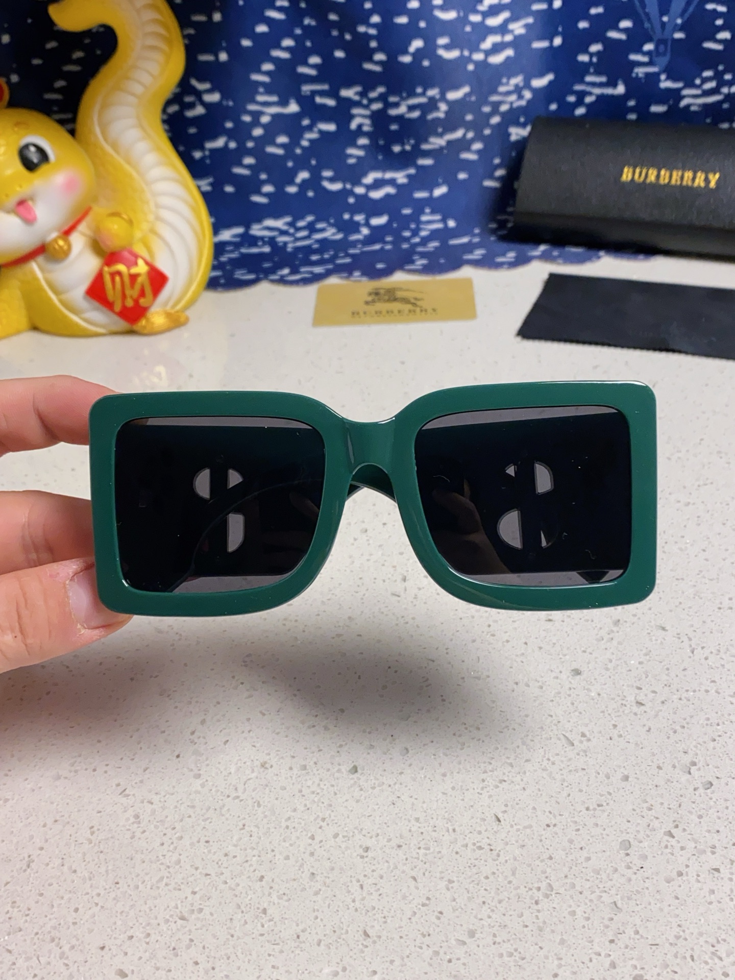 BURBERRY バーバリー サングラス BE4406U 大サイズ Bロゴ クラシック フレーム レディース グリーン 多色展開 - 画像 5