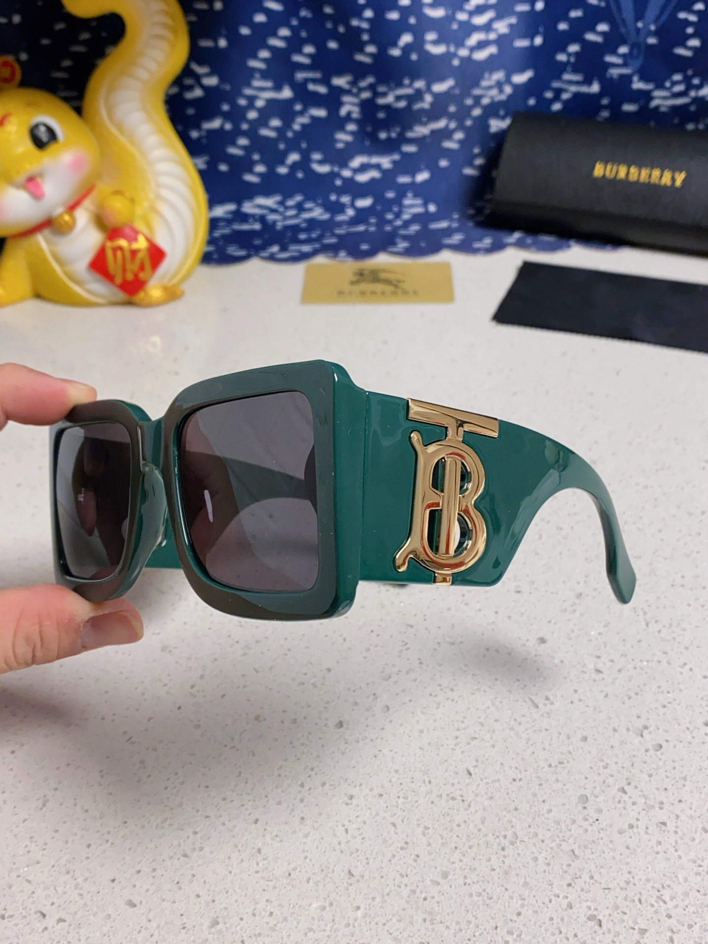 BURBERRY バーバリー サングラス BE4406U 大サイズ Bロゴ クラシック フレーム レディース グリーン 多色展開 - 画像 7