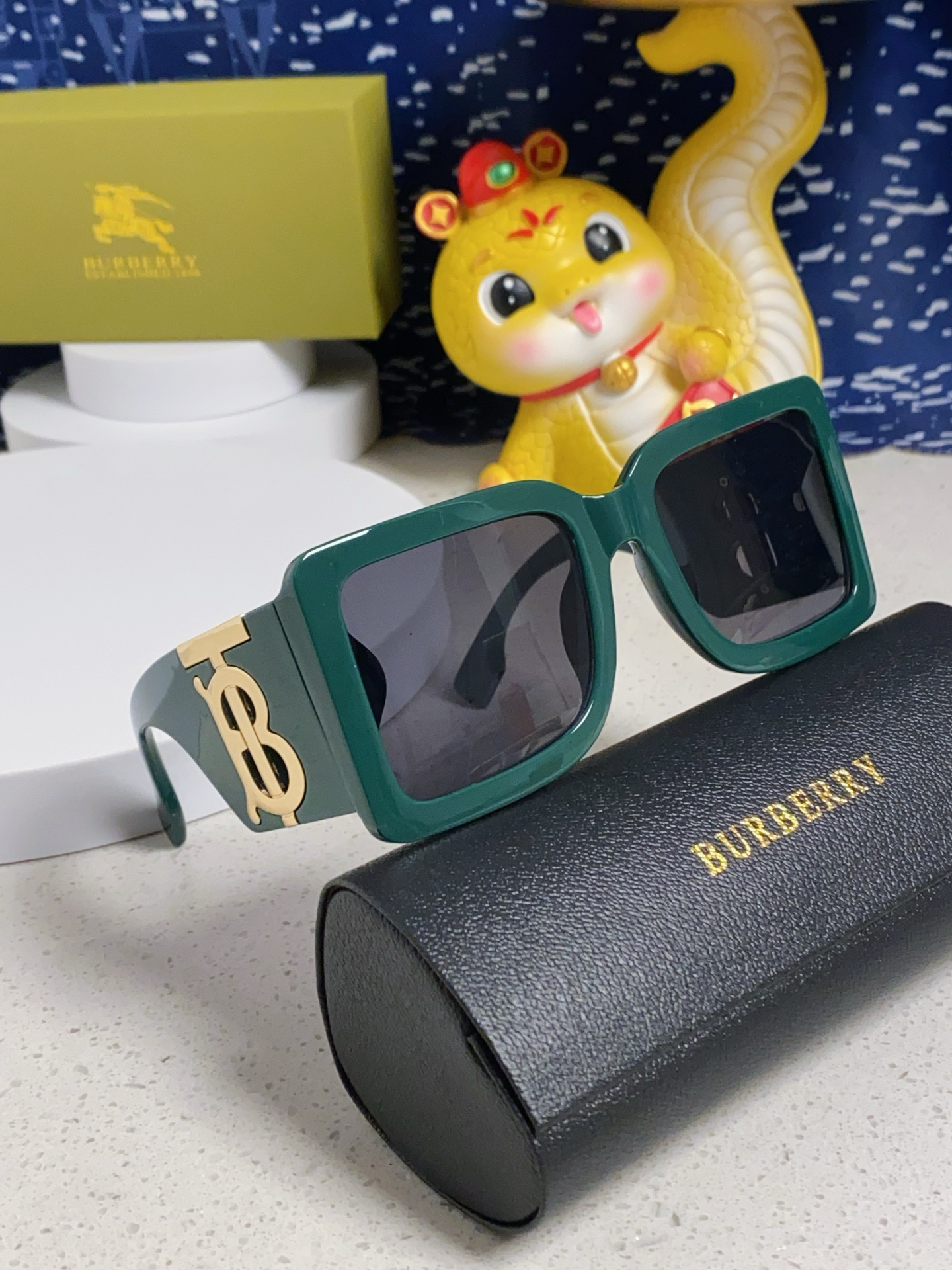 BURBERRY バーバリー サングラス BE4406U 大サイズ Bロゴ クラシック フレーム レディース グリーン 多色展開 - 画像 9